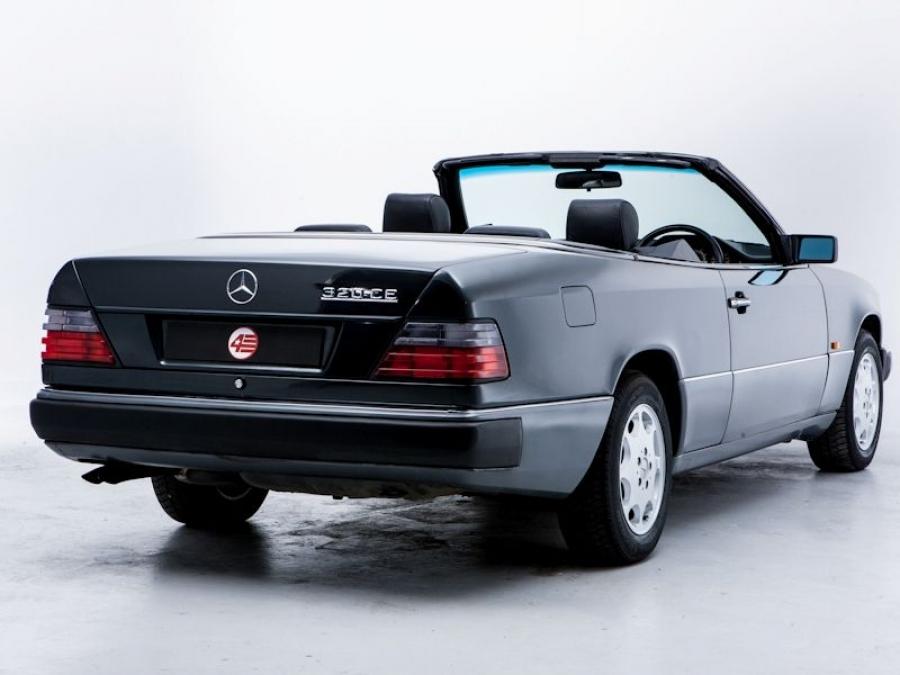  Mercedes-Benz 320 CE Cabrio 1992 года  (UK) (фото 2 из 8)